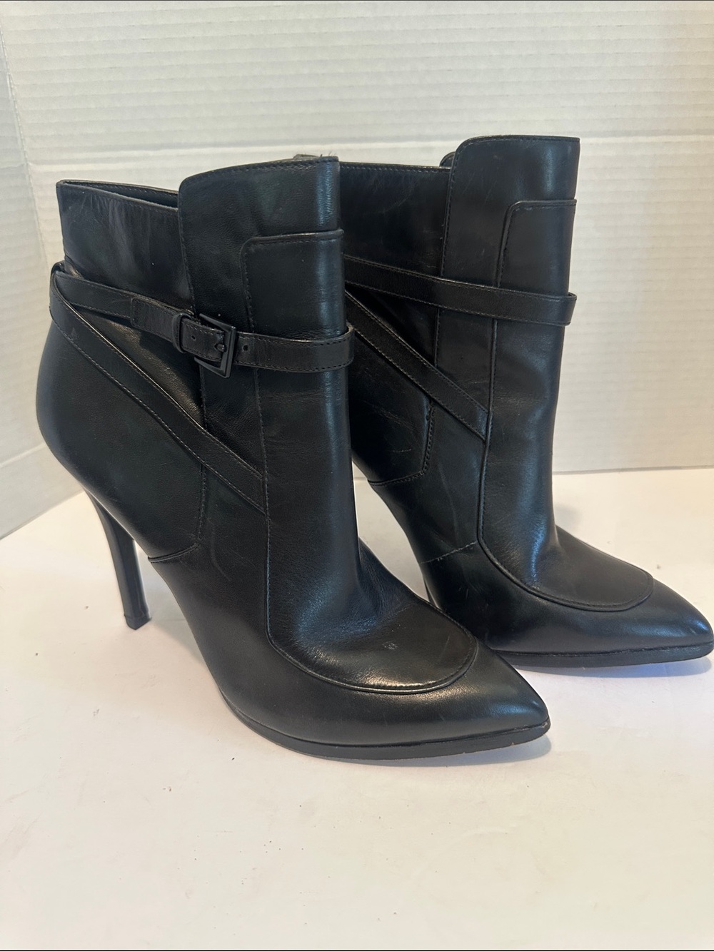 Pour Victorie Black Leather Pointed-Toe High Heel Ankle Booties sz 7